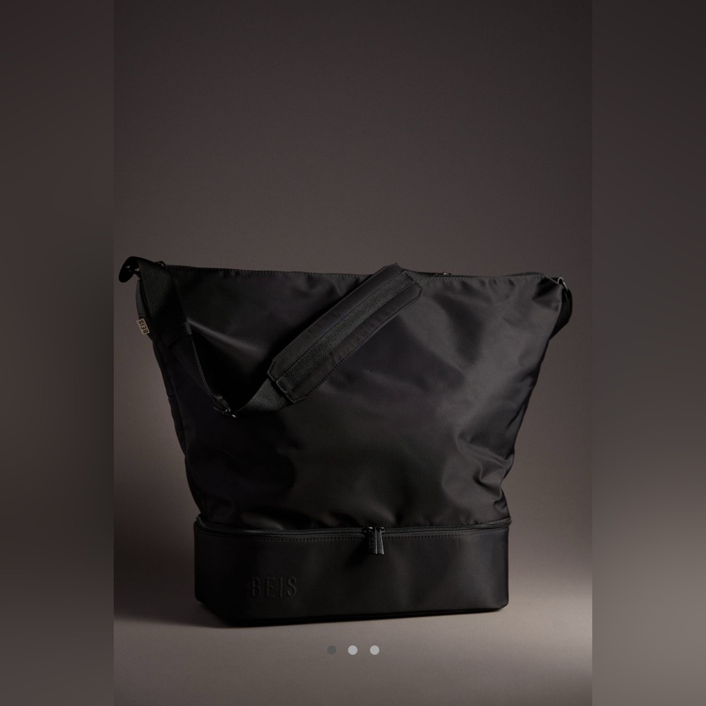 BÉIS Anthropologie The Crescent Weekender Bag in BLACK NEW